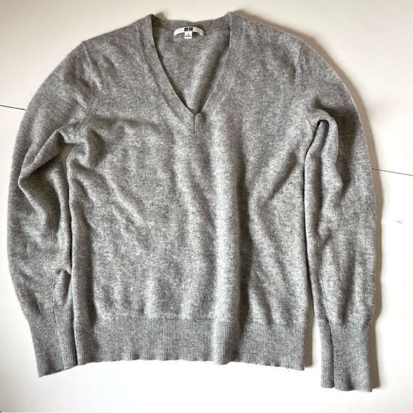 Uniqlo Light Gray V-Neck Cashmere Sweater - Picture 1 of 6